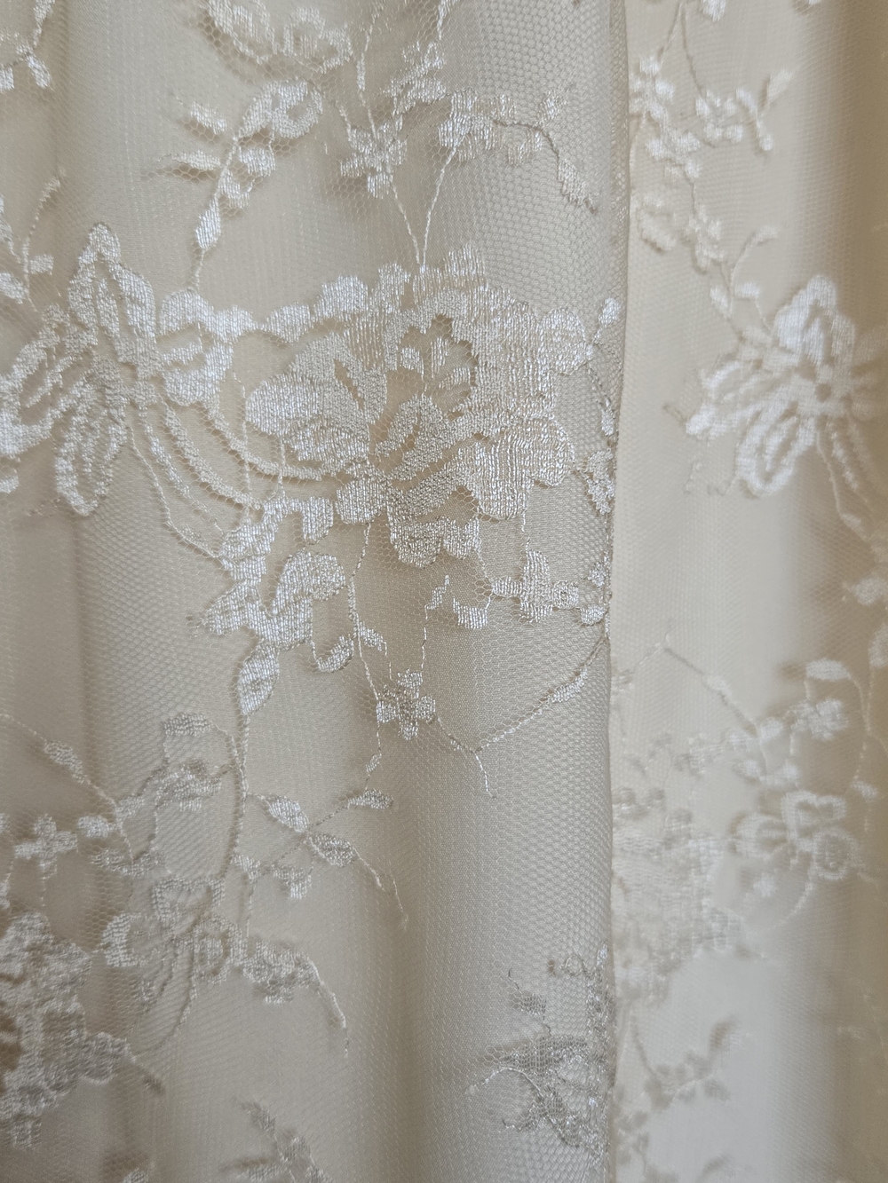 Elegant Cream Lace Midi Dress with Square Neck - Picture 3 of 7